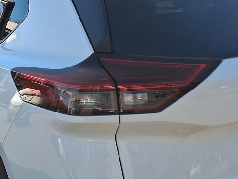 Used 2023 Nissan Rogue SV image 12