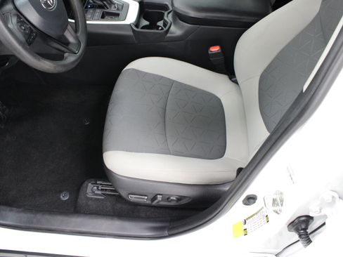Used 2020 Toyota RAV4 XLE w/ Convenience Package FWD image 15