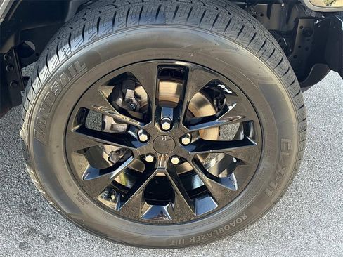 Used 2023 Jeep Gladiator Overland image 11