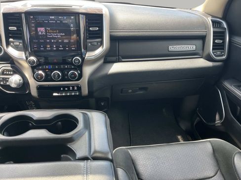 Used 2019 RAM 1500 Laramie AWD/4WD image 17
