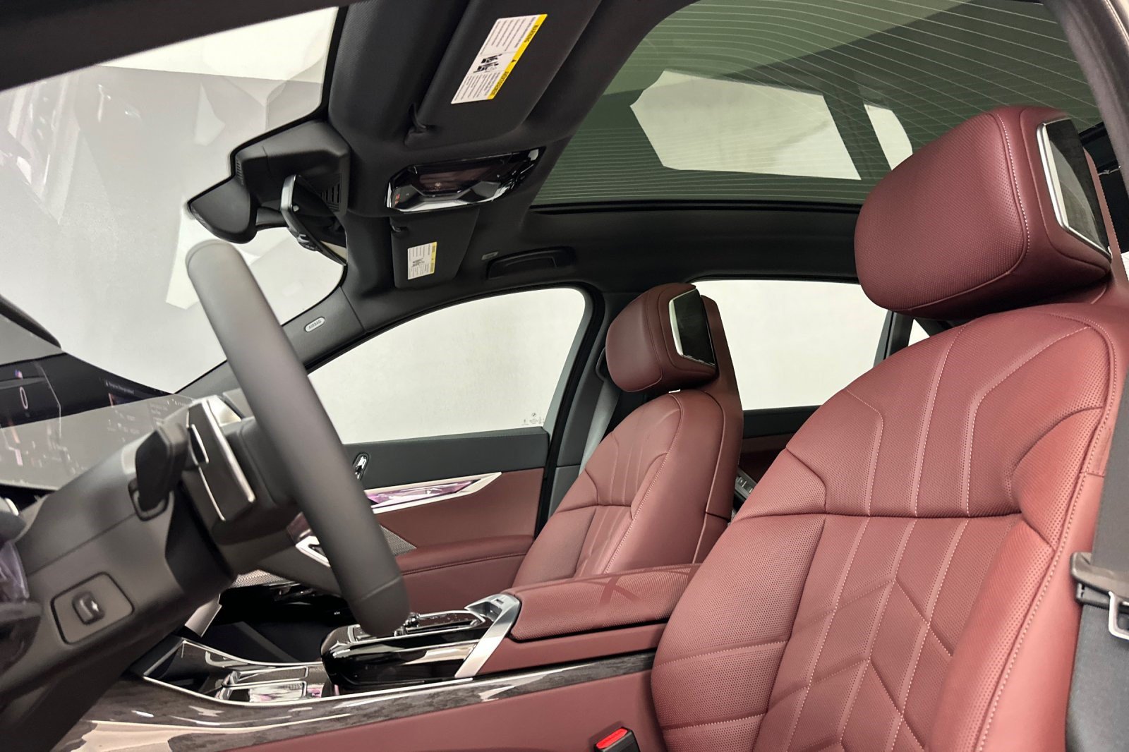 New 2026 BMW 750e xDrive w/ Premium Package AWD/4WD image 5
