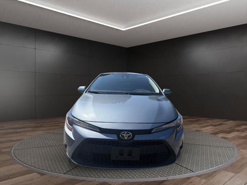 Used 2022 Toyota Corolla LE FWD image 3