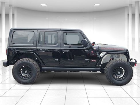Used 2025 Jeep Wrangler Unlimited Rubicon w/ Convenience Group image 2