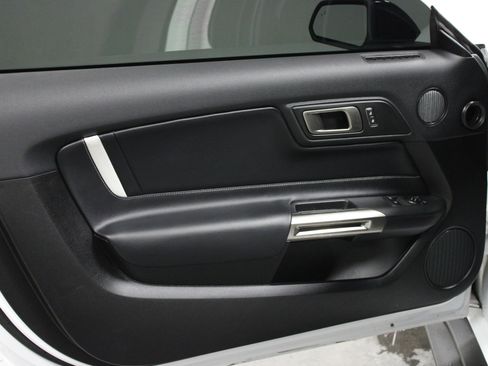 Used 2021 Ford Mustang Shelby GT500 w/ Technology Package image 11