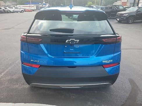 Certified 2023 Chevrolet Bolt EUV LT w/ Convenience Package image 4