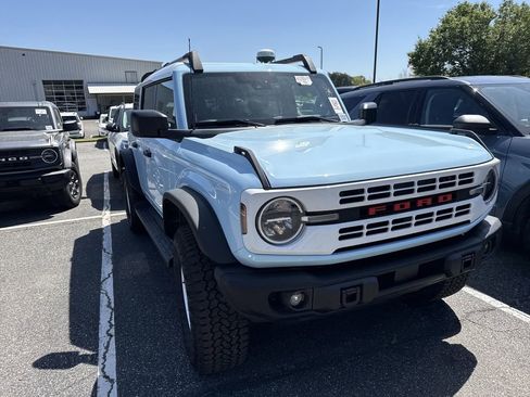 Used 2025 Ford Bronco Heritage Edition image 2