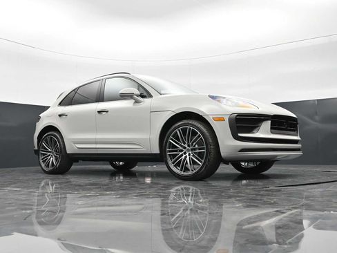 New 2026 Porsche Macan AWD/4WD image 42