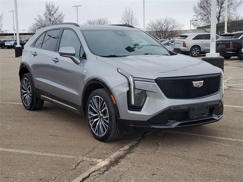 Used 2024 Cadillac XT4 Sport image 2