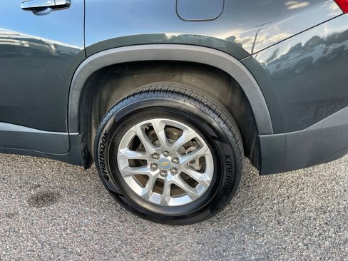 Used 2020 Chevrolet Traverse LT image 9