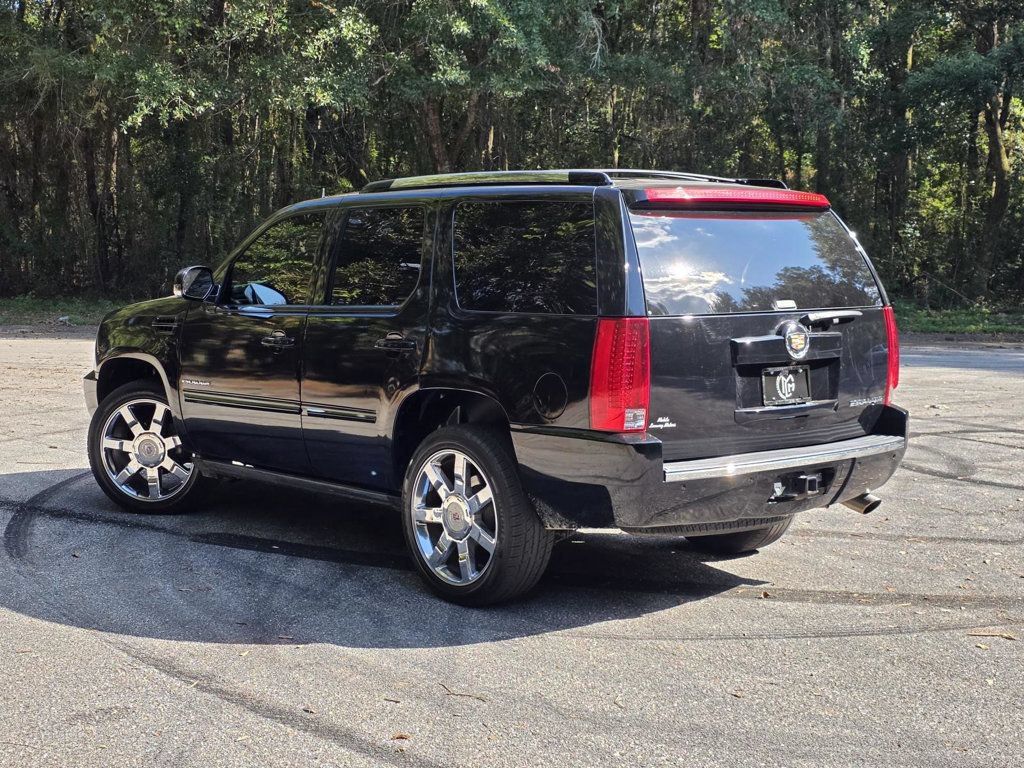 Used 2014 Cadillac Escalade Luxury RWD image 4
