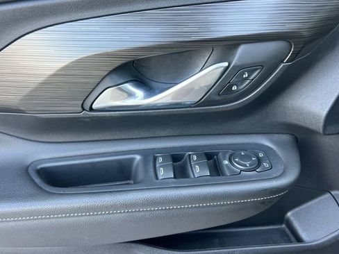 Used 2023 GMC Terrain SLE w/ Elevation Edition image 11