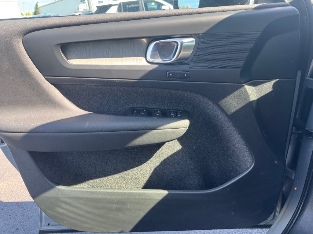 Used 2024 Volvo XC40 B5 Plus w/ Climate Package AWD/4WD image 16
