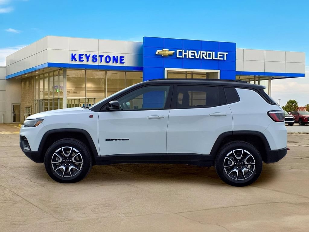 Used 2025 Jeep Compass Trailhawk AWD/4WD image 4