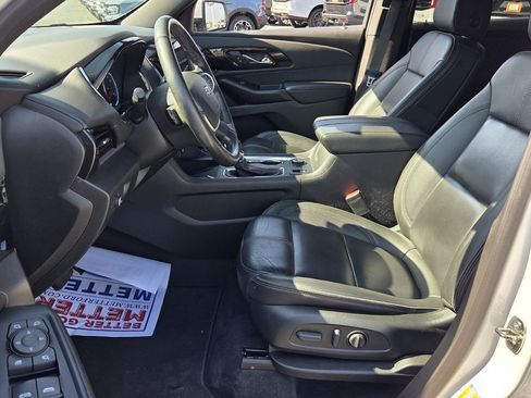 Used 2023 Chevrolet Traverse RS FWD image 5