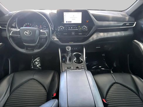 Used 2023 Toyota Highlander XSE FWD image 16