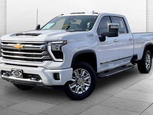 Used 2024 Chevrolet Silverado 3500 High Country w/ Technology Package image 2
