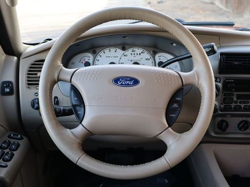 Used 2003 Ford Explorer Sport Trac XLS image 18