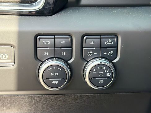 Used 2024 GMC Sierra 1500 Denali AWD/4WD image 33