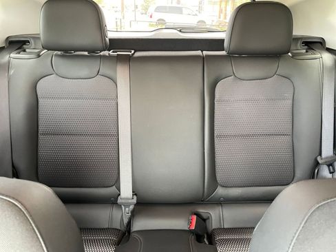 Used 2025 Chevrolet Trax LT w/ LT Convenience Package FWD image 37