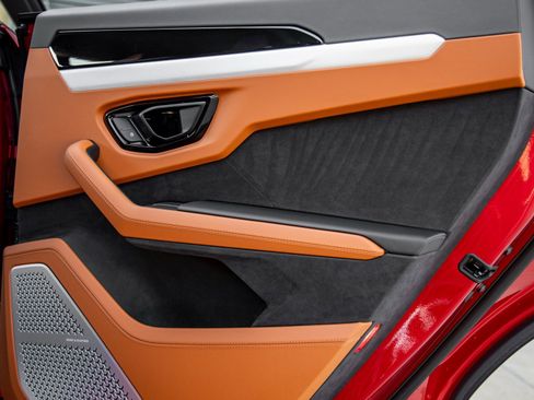 Used 2026 Lamborghini Urus SE image 38