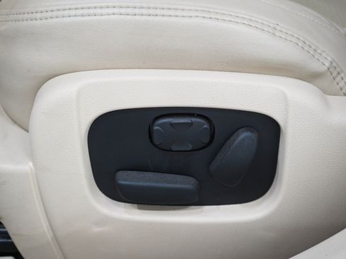 Used 2009 Lincoln MKS AWD image 22