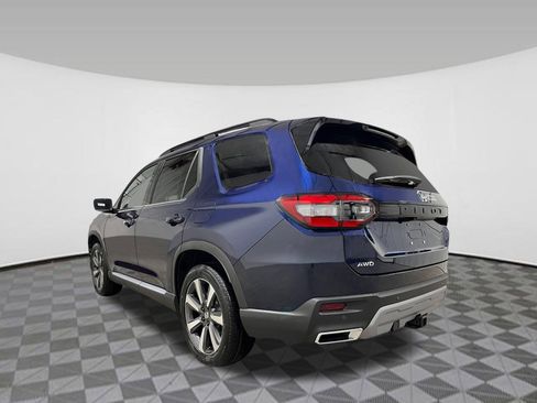 New 2025 Honda Pilot Touring image 3