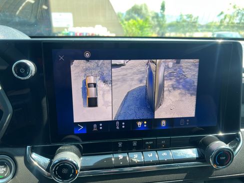 Used 2023 Chevrolet Colorado Trail Boss w/ Technology Package image 23