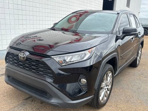 Used 2021 Toyota RAV4 XLE Premium image 1