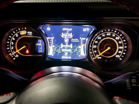 Used 2024 Jeep Wrangler Unlimited Rubicon w/ Capability Package image 25