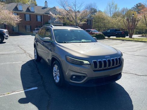 Used 2019 Jeep Cherokee Latitude w/ Popular Appearance Group image 4