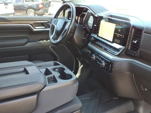 Used 2022 Chevrolet Silverado 1500 LT w/ Z71 Off-Road Package AWD/4WD image 10