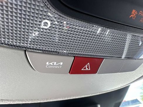 Used 2023 Kia Niro EX w/ EX Cold Weather Package FWD image 40