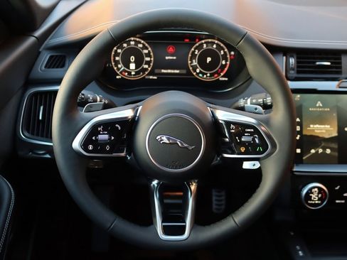 Certified 2024 Jaguar E-PACE R-Dynamic SE image 15