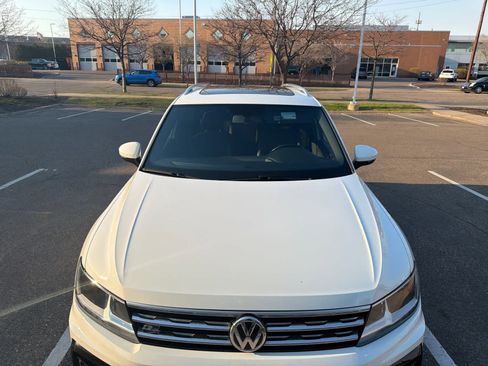 Used 2018 Volkswagen Tiguan SEL AWD/4WD image 2