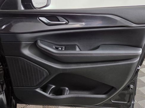 Used 2023 Jeep Grand Cherokee Laredo image 33