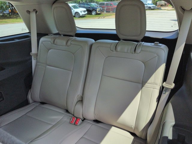 Used 2023 Lincoln Aviator Reserve w/ Equipment Group 201A AWD/4WD image 16