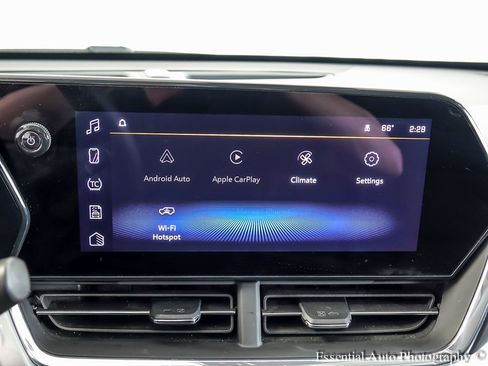 Used 2025 Chevrolet Trax LT w/ LT Convenience Package image 14