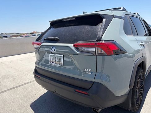 Used 2019 Toyota RAV4 XLE AWD/4WD image 4