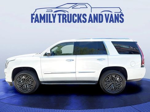 Used 2018 Cadillac Escalade Luxury AWD/4WD image 2