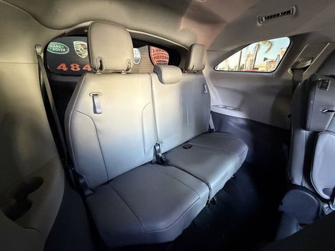Used 2022 Toyota Sienna XLE FWD image 37