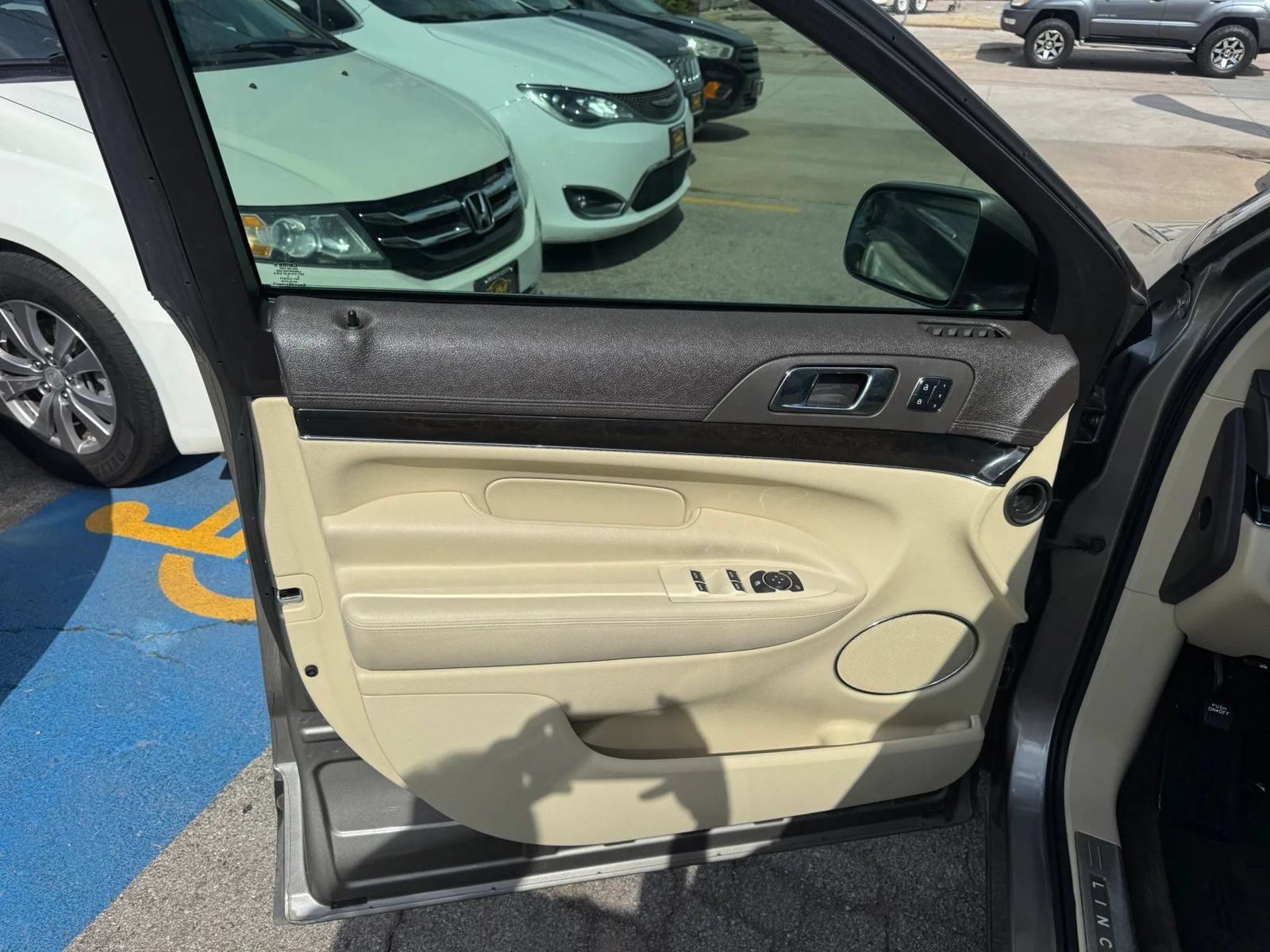 Used 2015 Lincoln MKT AWD w/ Equipment Group 201A image 7