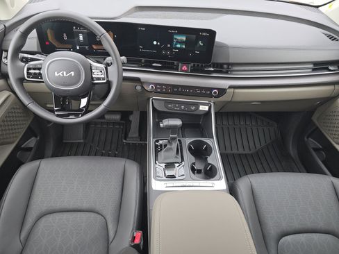 New 2026 Kia Carnival EX image 5