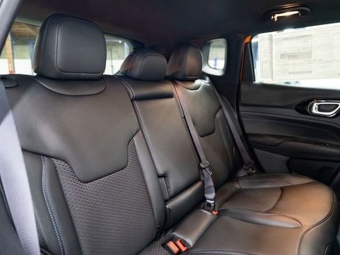 Used 2026 Jeep Compass Latitude image 29