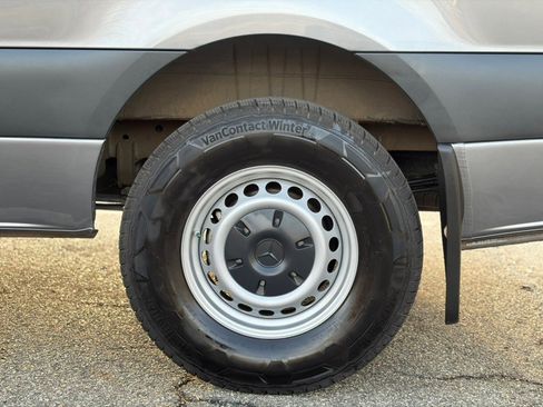 Used 2023 Mercedes-Benz Sprinter 2500 image 34