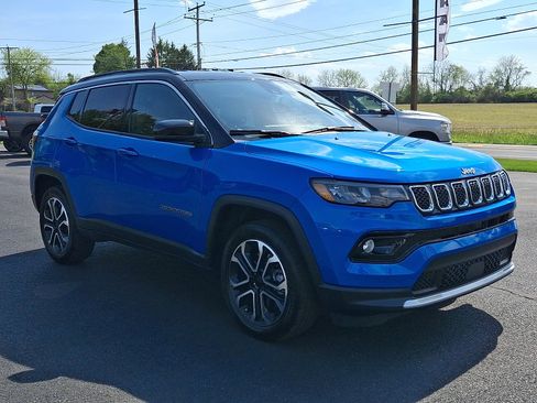 Used 2023 Jeep Compass Limited AWD/4WD image 3