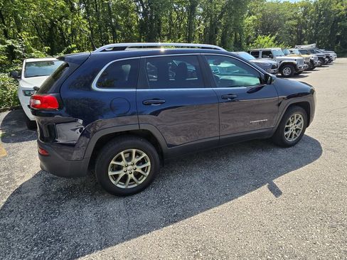 Used 2016 Jeep Cherokee Latitude AWD/4WD image 8