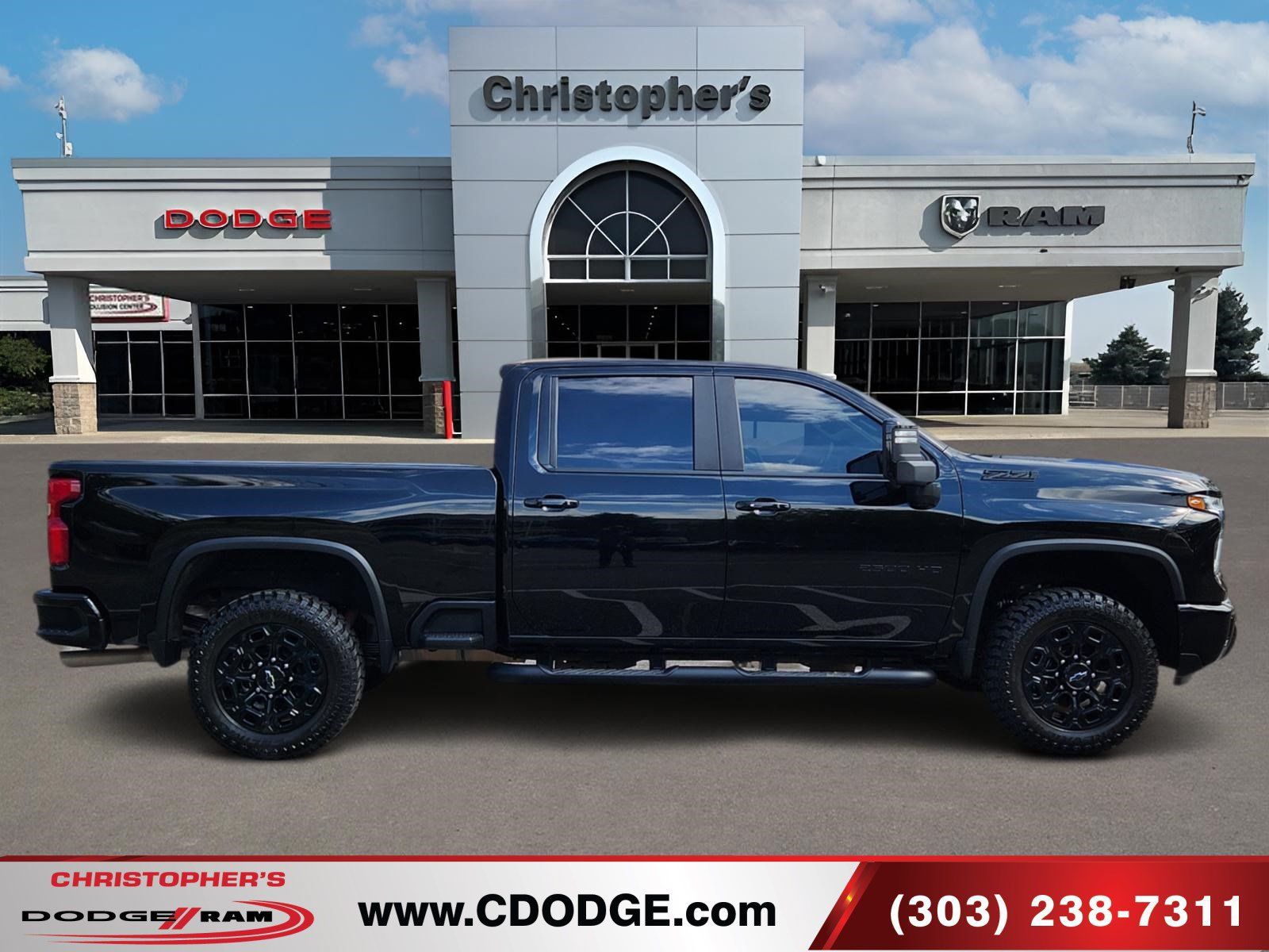 Used 2024 Chevrolet Silverado 2500 LT w/ Midnight Edition AWD/4WD image 2