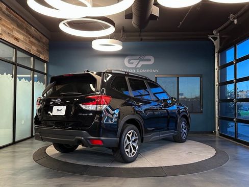 Used 2019 Subaru Forester Premium AWD/4WD image 3