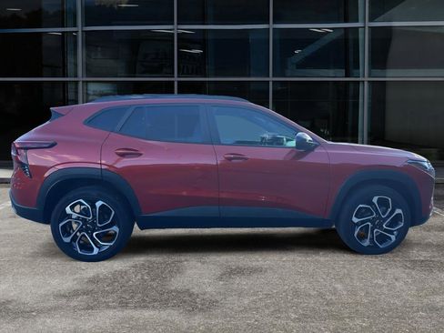 Used 2024 Chevrolet Trax RS w/ Sunroof Package image 4