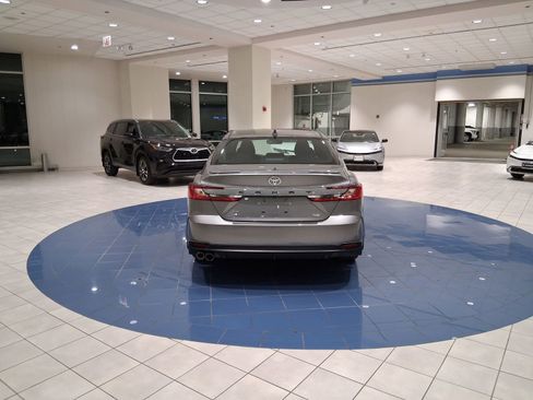 Used 2025 Toyota Camry SE w/ Convenience Package image 7